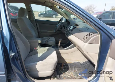 2004 Toyota Camry Le z USA, uszkodzony, nr VIN 4T1BE32K74U908126